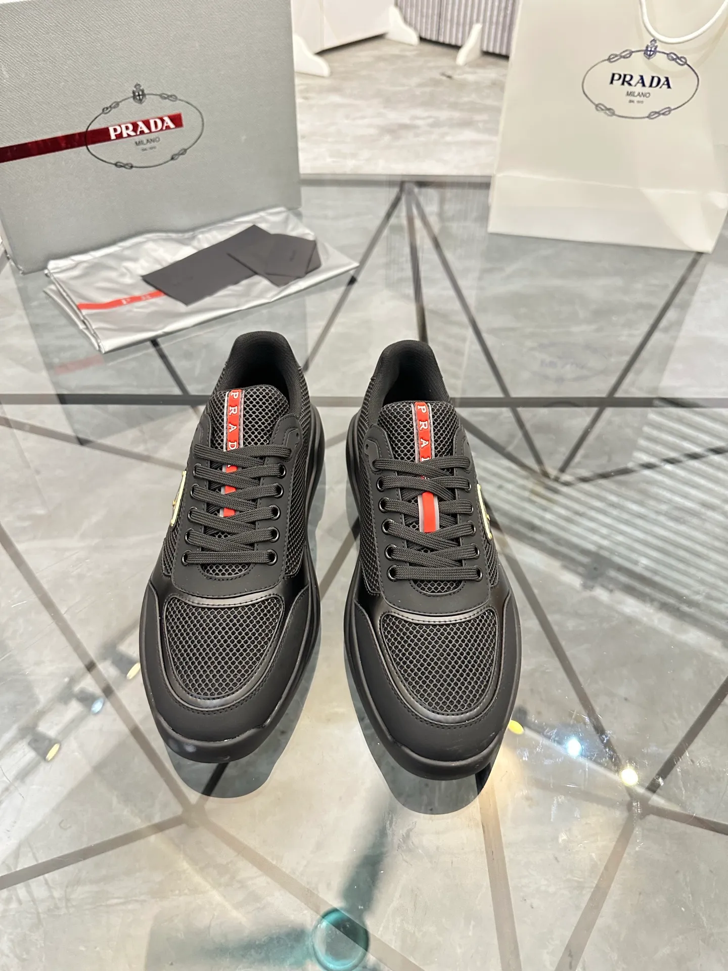 Men's shoes for sale 💰: 💰P620¥ High-end top quality Product trademark: Prada *"Prada*" low-top casual shoes Regular size: 38-45 (can be customized to 46) Product materials: Upper imported first-layer cowhide spliced ​​with original fabric, breathable lining, cowhide foot pads, original outsole. No.: 001